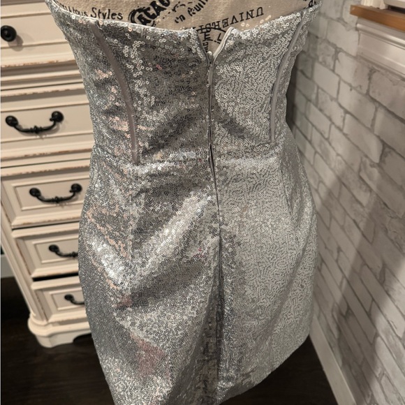 hello molly  Glistening Girl Strapless Sequin Mini Dress Silver - Picture 5 of 10